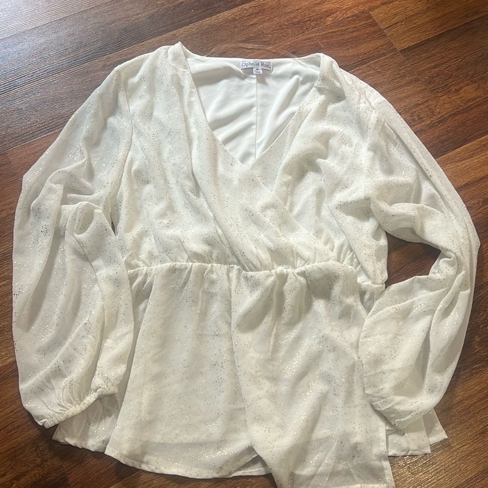 Women’s Shirt Size Medium
